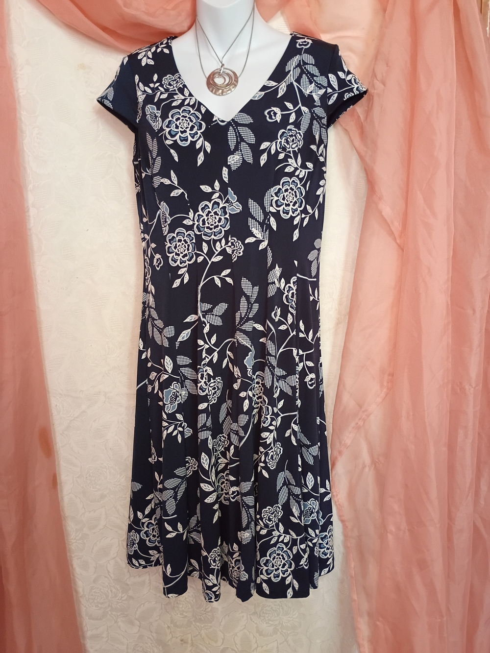 Sandra Darren Ladies Navy and White Floral V-Neck Dress Sz 6
